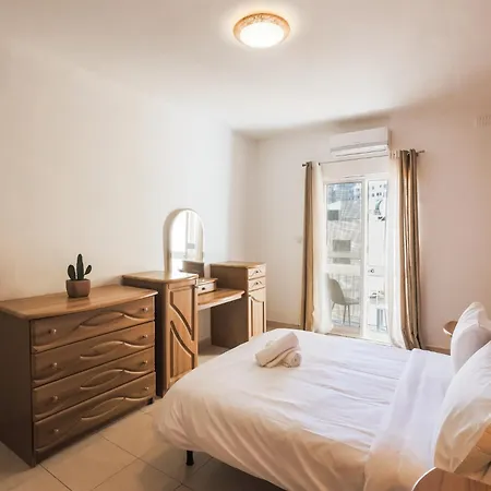 3 Bedrooms Daire Sliema