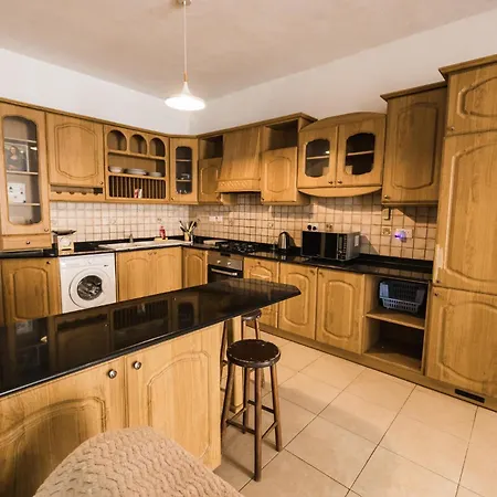 3 Bedrooms Слима