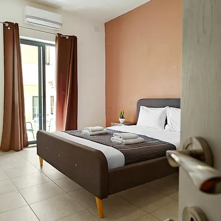 3 Bedrooms Слима