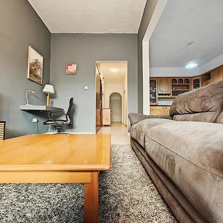 דירה 3 Bedrooms