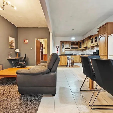 דירה 3 Bedrooms סליאמה